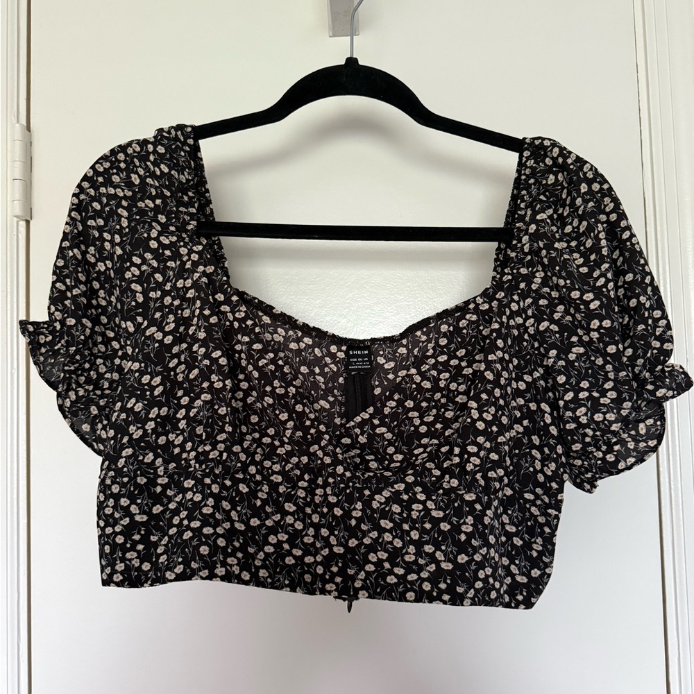 SHEIN Black Floral Puff Sleeve Blouse